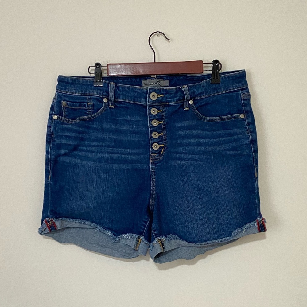 Torrid Women’s Dark Wash Button Fly Bermuda Jean Shorts Size 16